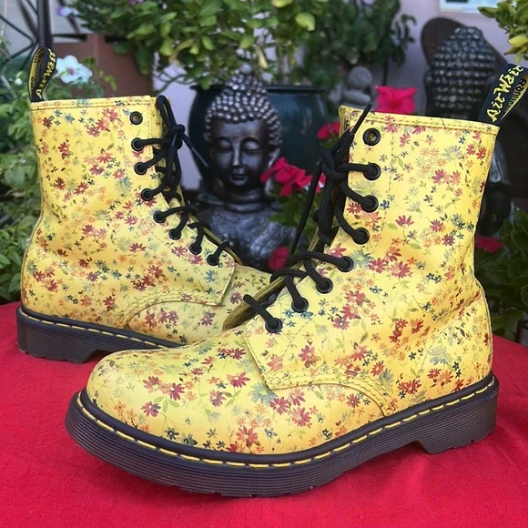 🌼 Dr. Martens Sunshine Yellow Daisy Floral 1460 Boots 🌼 - Picture 4 of 17
